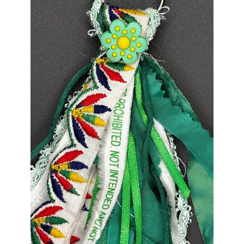 Handmade Ribbon Keychain: Green Flower Accessory - Picture 3 of 4